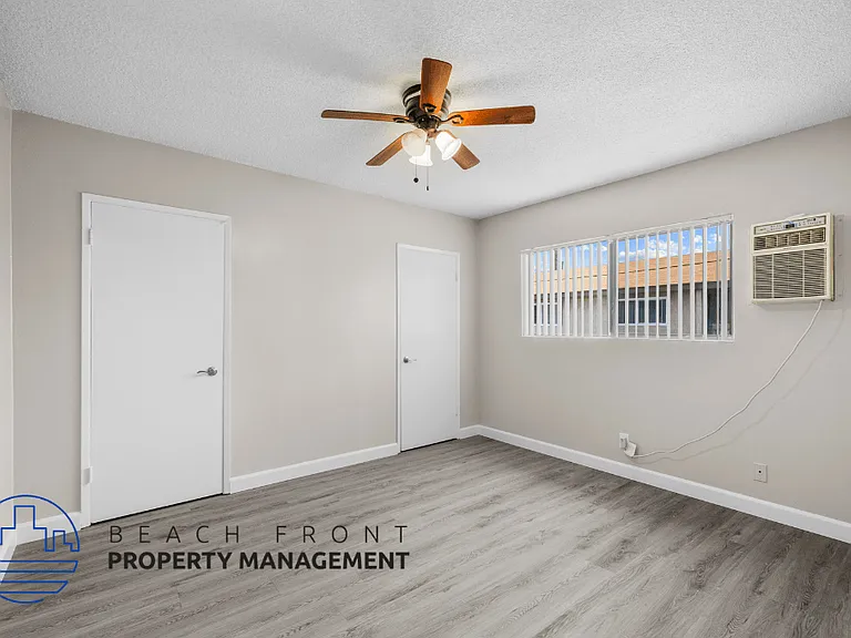 10429 La Reina Ave. — Photo 10