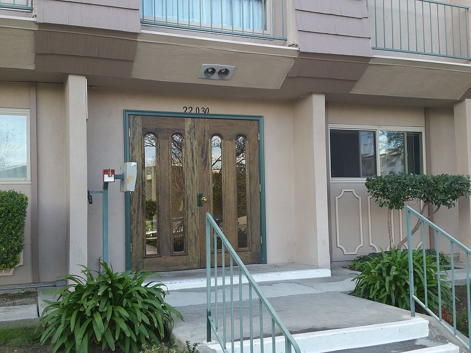 1st image of 22030 Calvert St APT 12