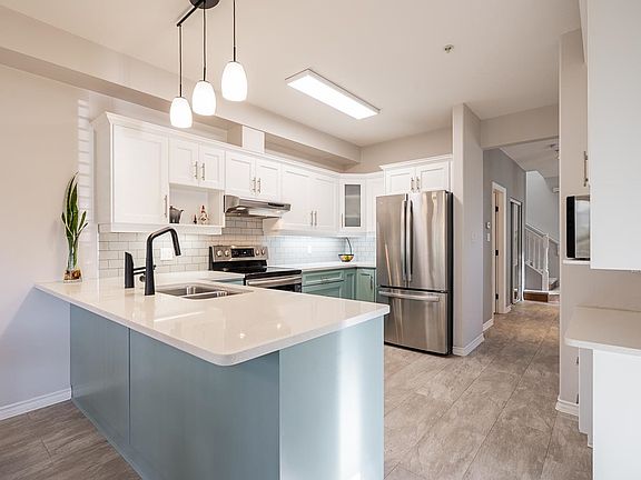 4th image of 998 Riverside Dr #9