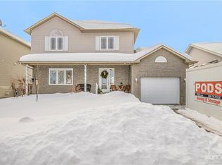 28 Lancelot St, Russell, ON K0A1W0