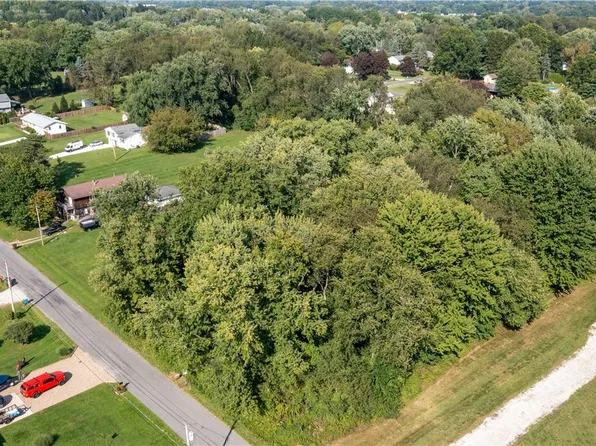 4051 Greenbay Dr, Barberton, OH 44203
