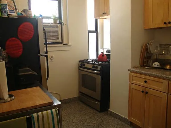 515 Cathedral Pkwy #8F — Photo 4