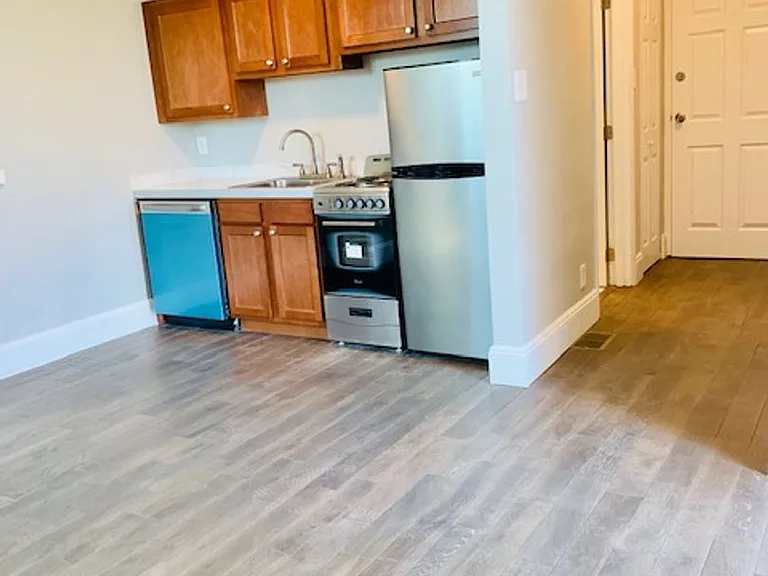 211 S Saint Clair St — Photo 3