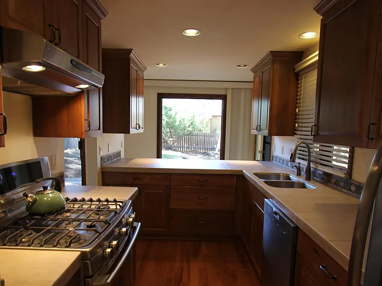 1775 SW Knoll Ave — Photo 4