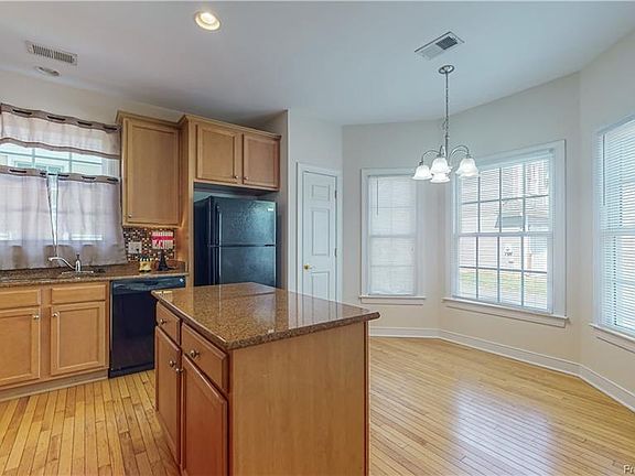5th image of 505 Shaindel Dr