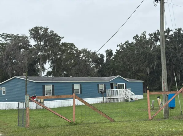 8428 Highland Pines Ct, Plant City, FL 33565