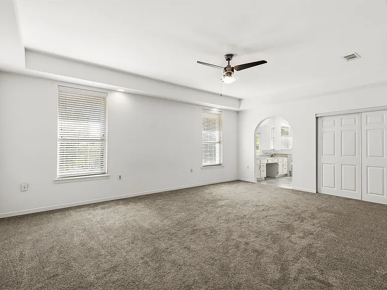 83 Lake Lorraine Cir — Photo 31