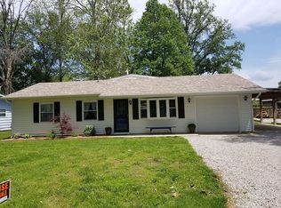 12 Roseclair Ln, Centralia, IL 62801