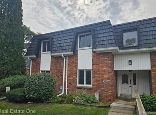 1868 Colonial Village Way APT 4, Waterford, MI 48328