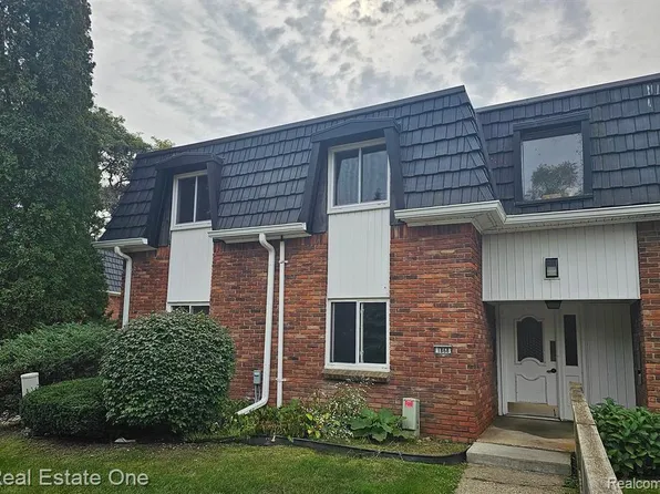 1868 Colonial Village Way APT 4, Waterford, MI 48328