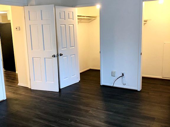 Bedroom with 2 closets