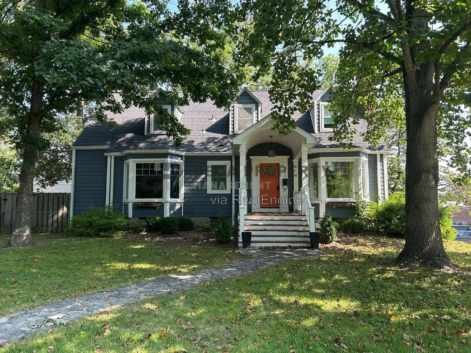 4 bed, 2.5 bath, 2102 sqft, $4,000 — Photo 1