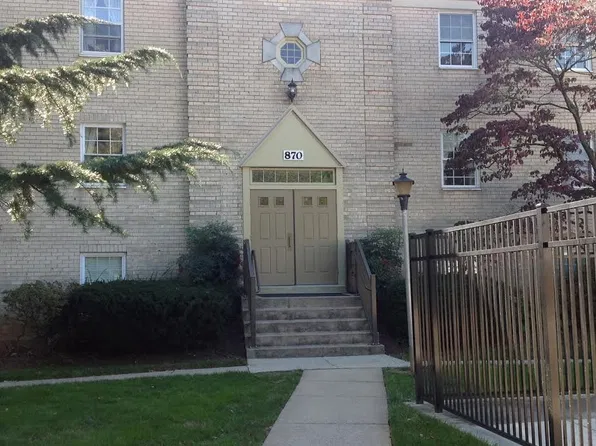 870 College Pkwy #T, Rockville, MD 20850