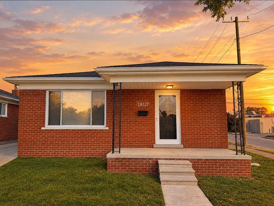 3 bed, 1.0 bath, 1143 sqft, $1,950 — Photo 1