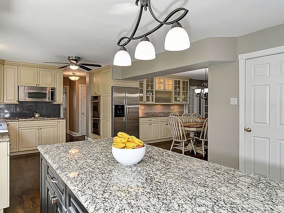 Kitchen Island - 3' x 6'-6" 