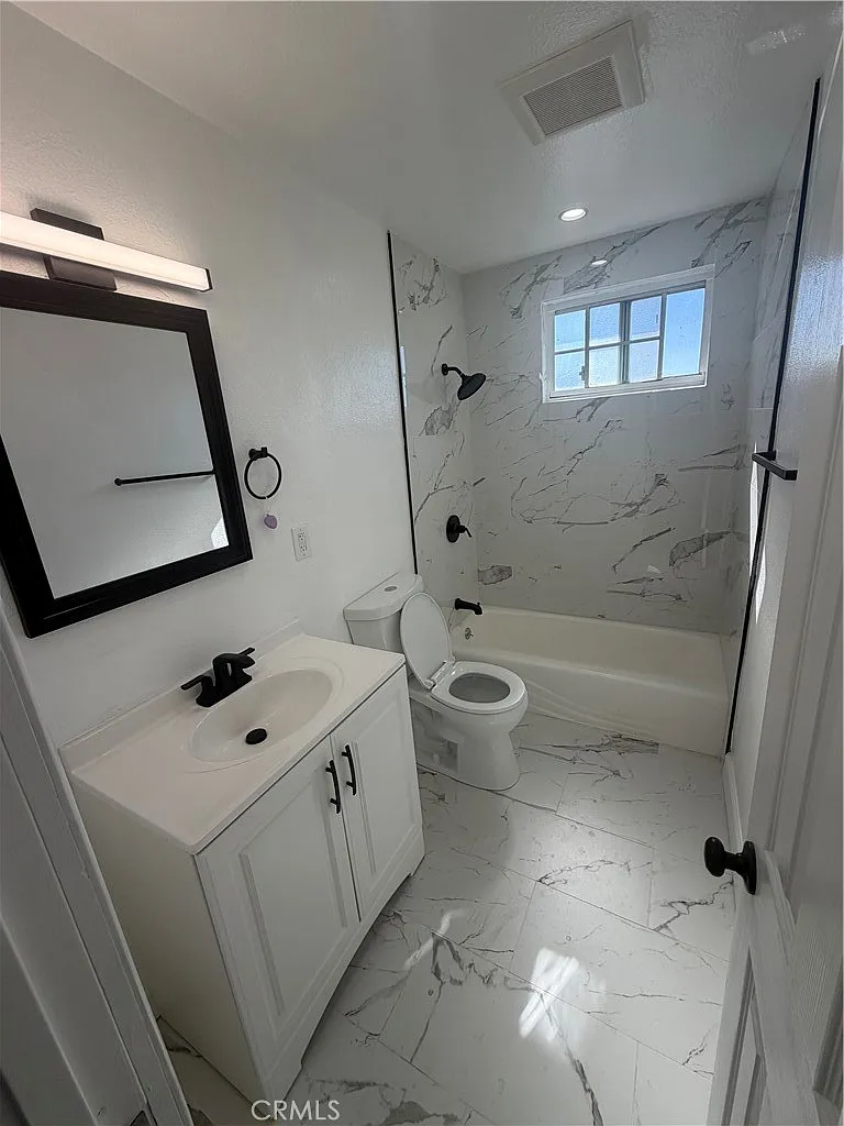 3 bed, 780 sqft, $3,650 — Photo 4