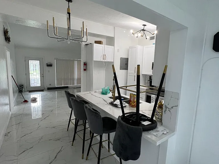 5090 SW 9th Ct — Photo 9