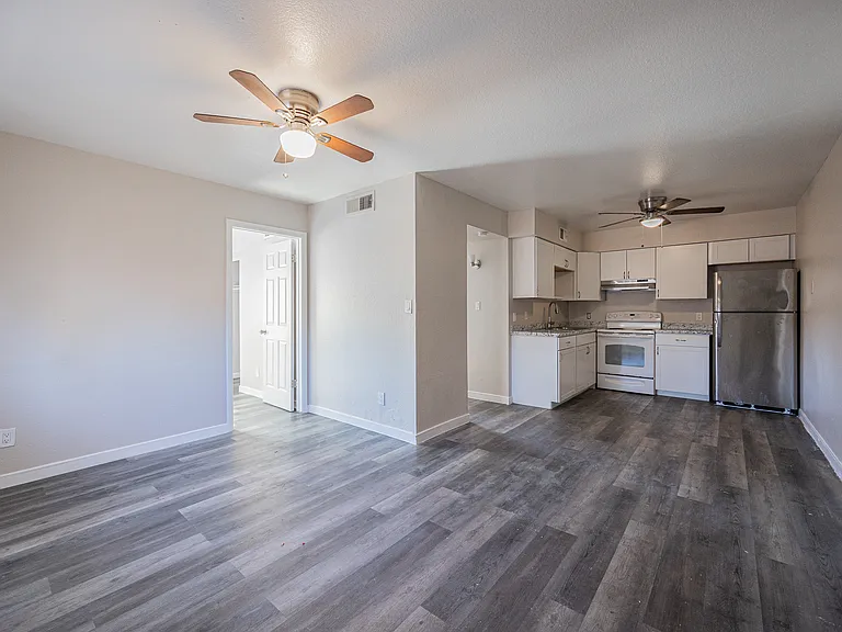 1703 W Mountain View Rd — Photo 30