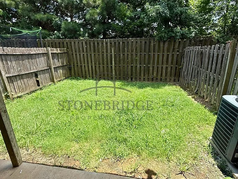 133 Danbury Ln — Photo 12