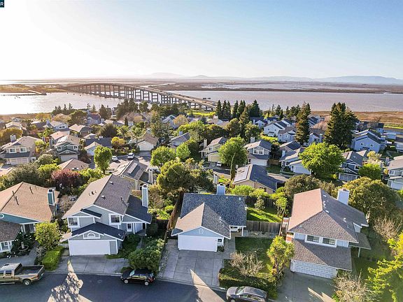 3rd image of 237 Starboard Dr