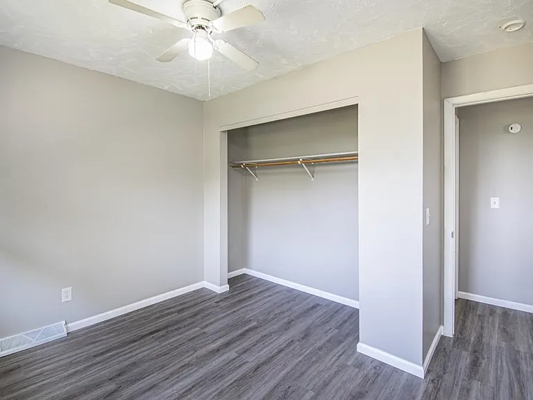 1220 Hillcrest Dr — Photo 17