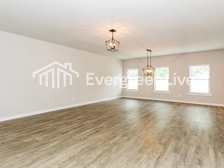 67 Wolf Ln — Photo 2