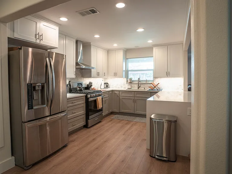 611 W Saint Elmo Rd — Photo 5
