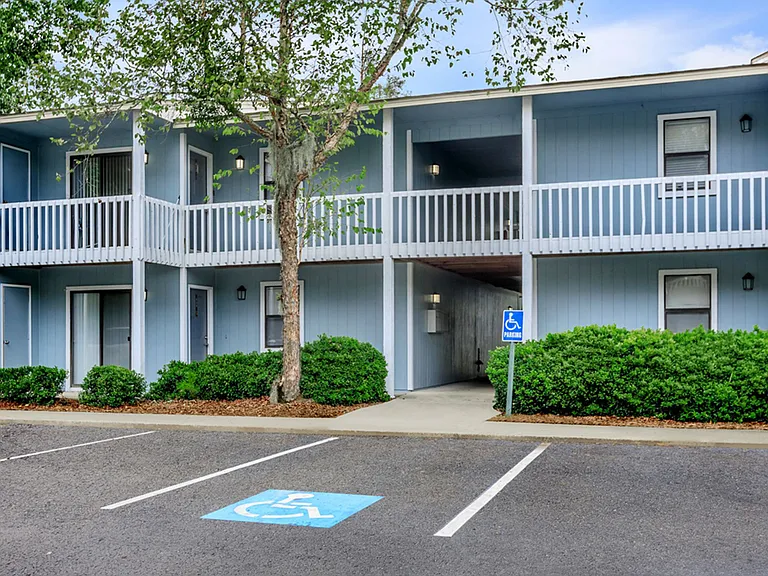 Kessler Point Apartment Homes — Photo 4