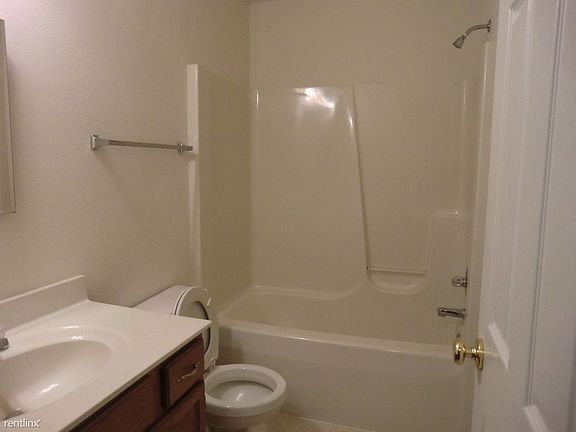 15 Holloway Bathroom