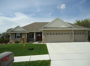 1151 Wynd Tree Dr, Janesville, WI 53546