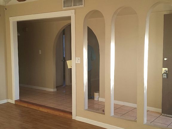 3rd image of 3102 W Sahuaro Dr