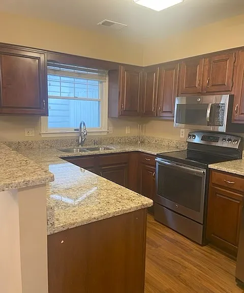 541 W Short St — Photo 1