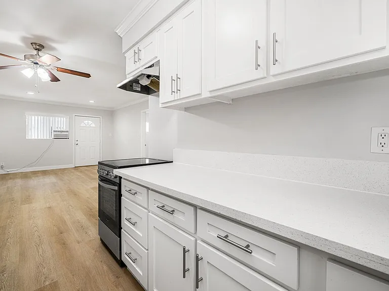 1750 Coronado Ave #6 — Photo 10