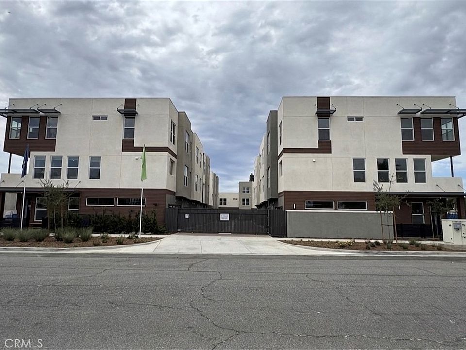 1st image of 652 E 4th St