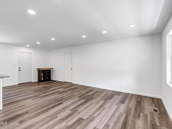 5th image of 6325 Shaftsbury Dr