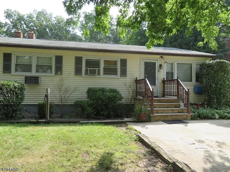 28 Jeff St photo 1