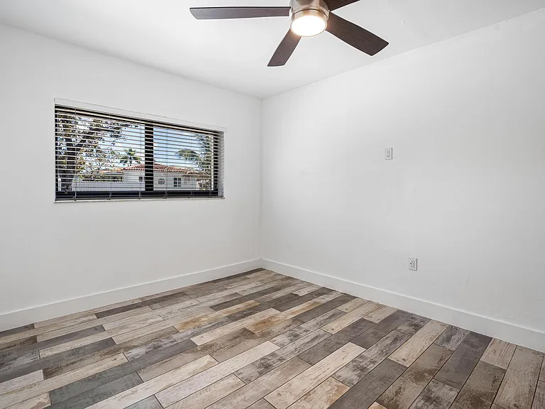 180 SW 63rd Ave #1 — Photo 8