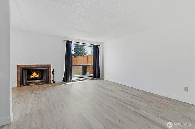 2 bed, 900 sqft, $1,850 — Photo 2