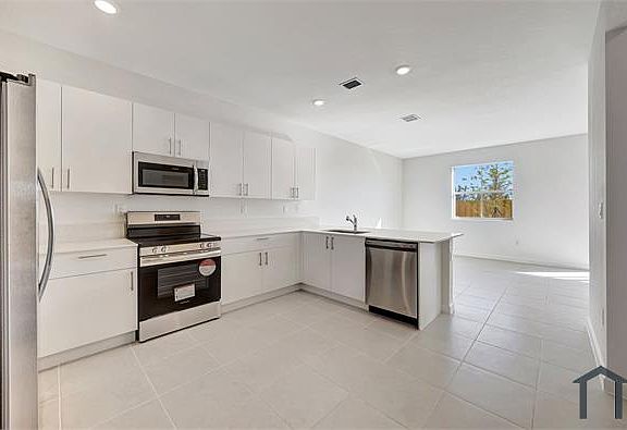 4th image of 2574 SE 25th Dr