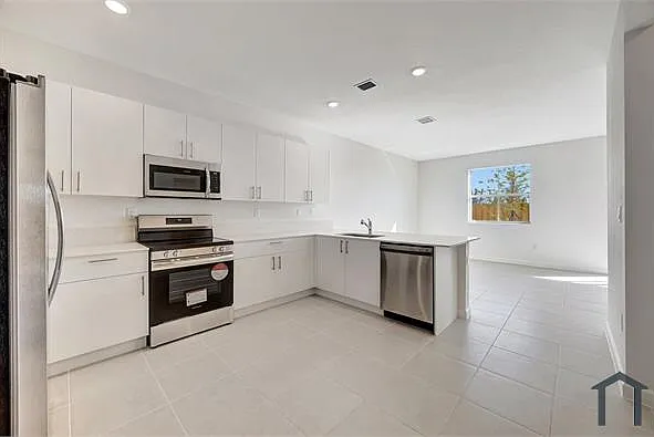 2574 SE 25th Dr — Photo 5