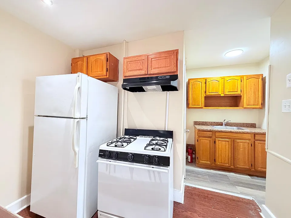 60 Wilkinson Ave #17E