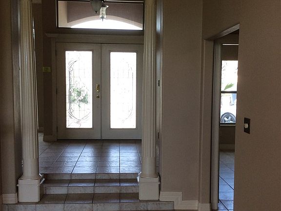 4th image of 3 Bethpage Dr