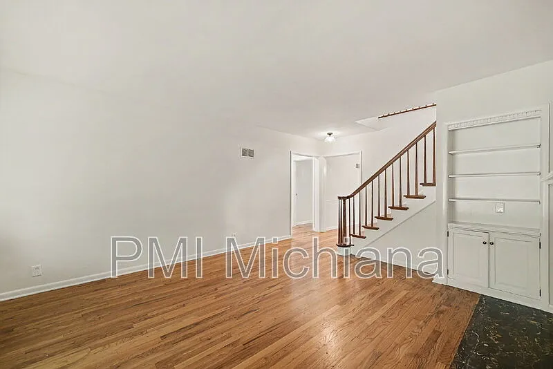 4 bed, 2.0 bath, $3,500 — Photo 3