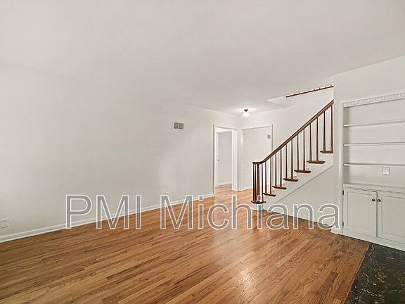 3rd image of 510 E Pokagon St