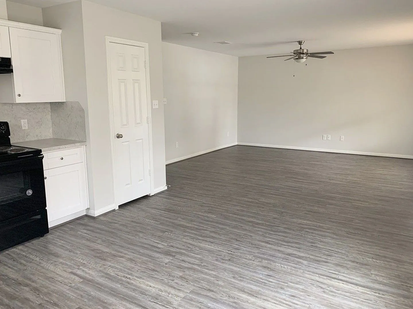 3902 Bennington St - Ask about our No Cash Security Deposit Option — Photo 4