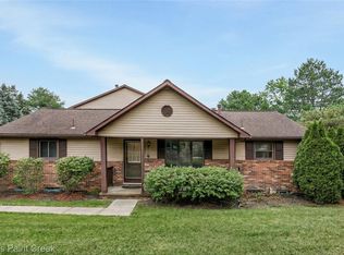 975 Woodlane Dr, Rochester, MI 48307