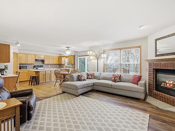 2nd image of 944 Ridgeway CIRCLE