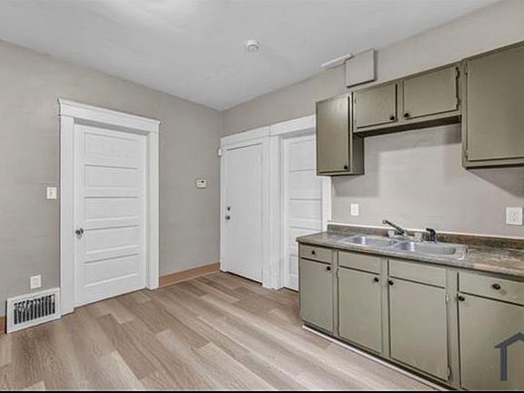 5th image of 2807 E 124th St Unit 1