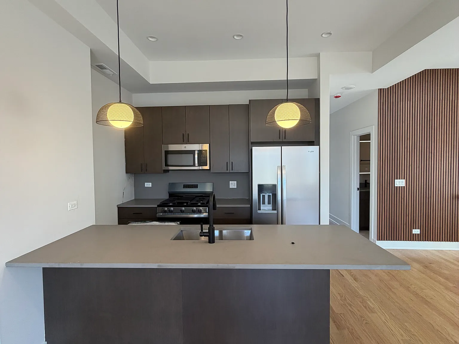 3 bed, 2.5 bath, $4,550 — Photo 2