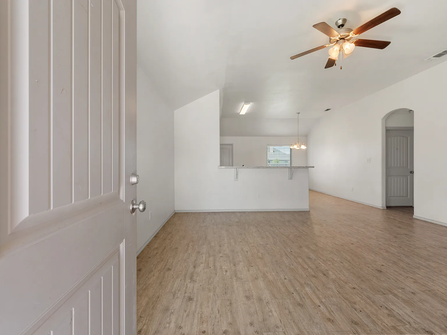 4 bed, 1446 sqft, $1,599 — Photo 3